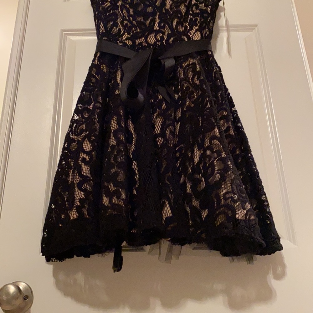 Black lace dress - Picture 11 of 11